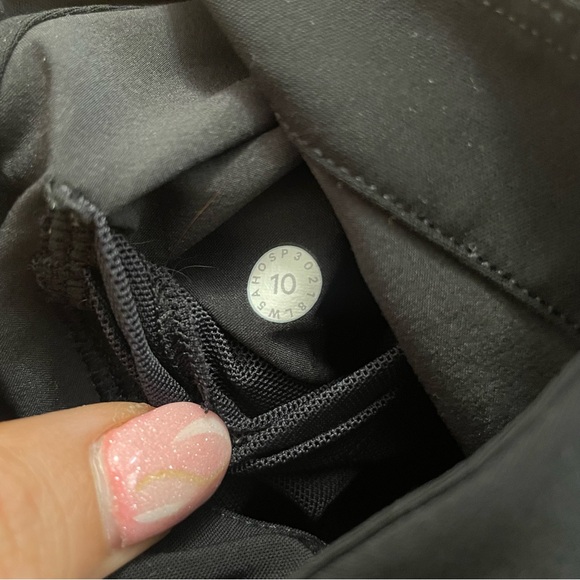 Lululemon On The Fly Pant *Woven 28" in Black Pants size 10 - Picture 16 of 16